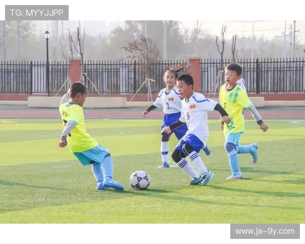 燃情绿茵梦想启航足球小将齐聚欢庆祖国华诞盛典